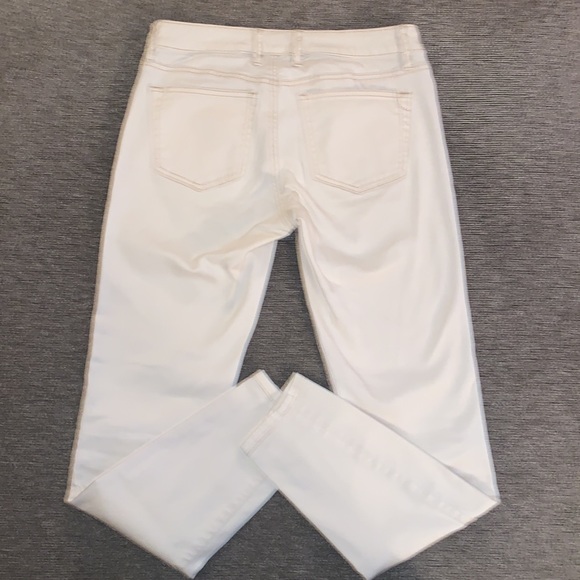 Tommy Bahama Jeans - Picture 2 of 8